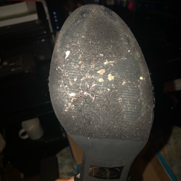 Black high heels w/ silver strap over toes - Picture 2 of 2